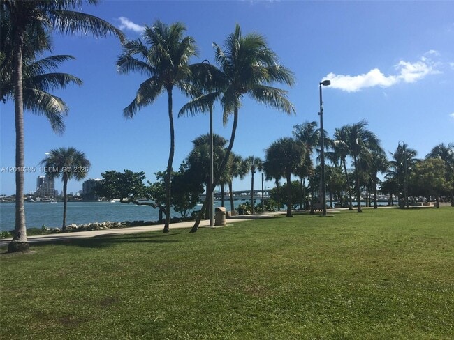 Building Photo - 1717 N Bayshore Dr