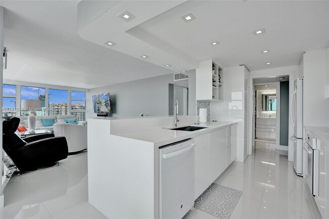 Building Photo - 1620 S Ocean Blvd