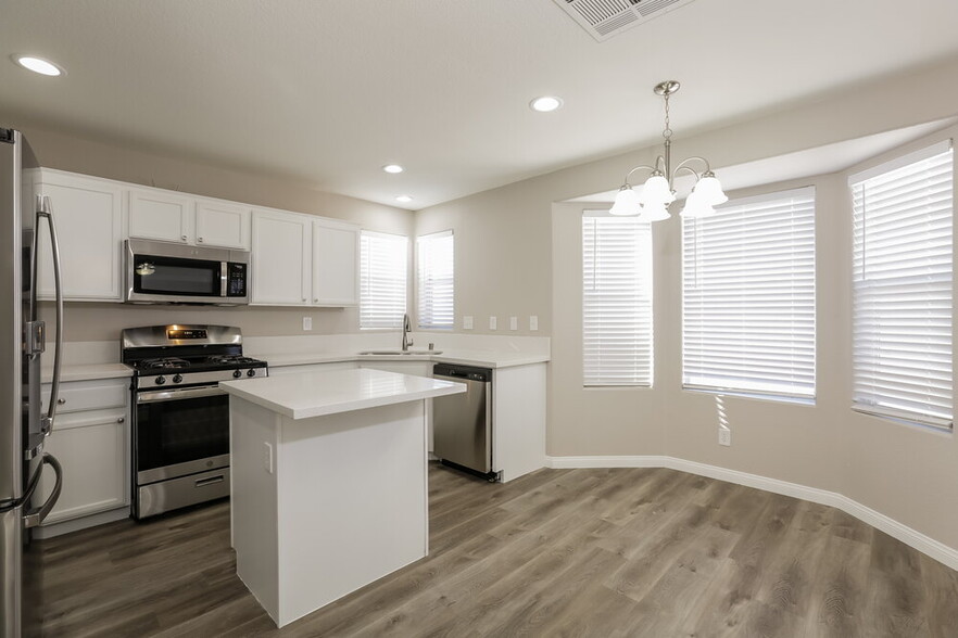 Building Photo - 8815 S Murray Canyon Ct