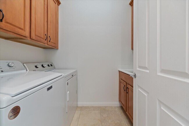 Building Photo - 81916 Avenida Del Toro