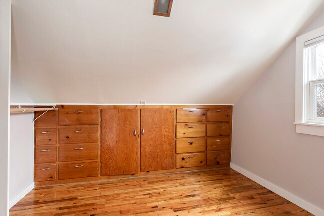 Building Photo - 703 10th St