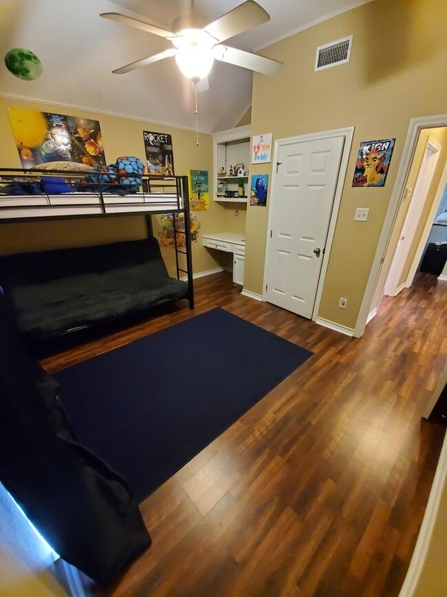 Building Photo - College Station -3 bedroom/2 bath - Fenced in back yard and House is in an EXCELLENT LOCATION