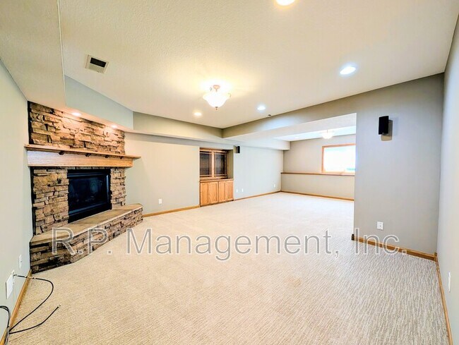Building Photo - 9293 Preserve Trail