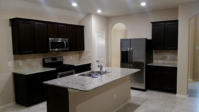 Building Photo - 3911 Webster Wds