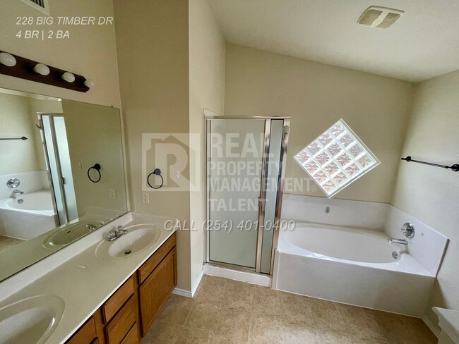 Building Photo - 4 Bedroom, 2 Bathroom Home for Rent in Tem...