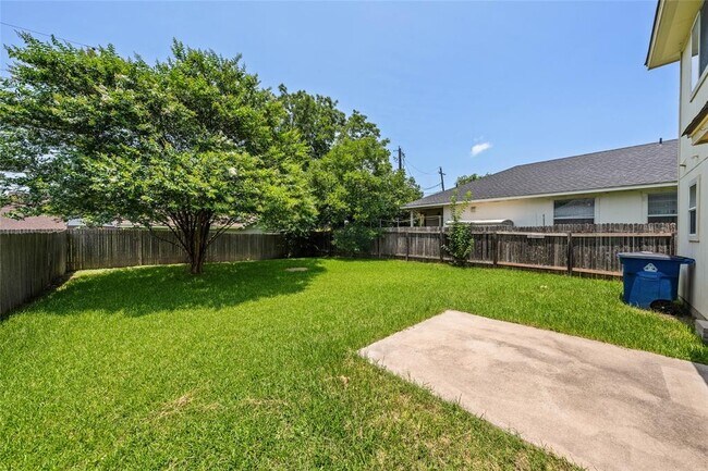 Building Photo - 5509 Bentsen Ln