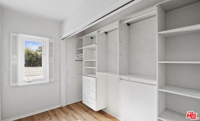 Building Photo - 713 Elm Dr