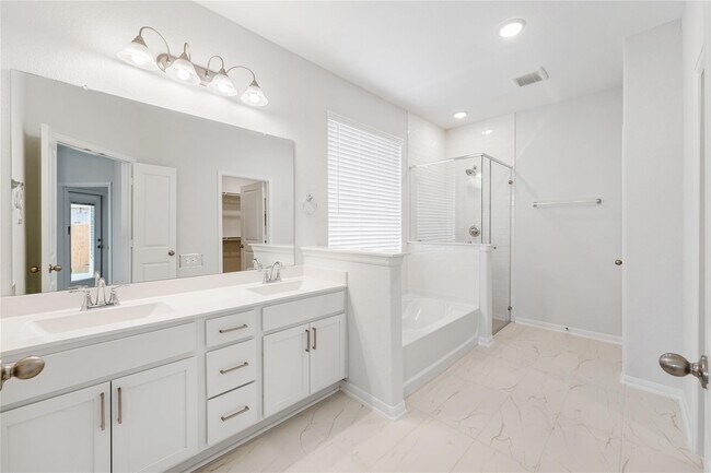 Building Photo - 208 Cambria Green Ln