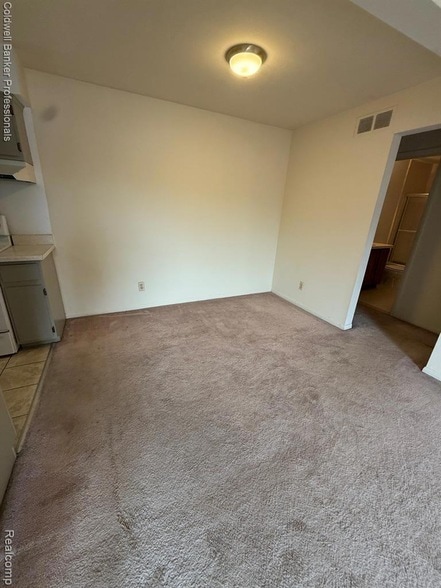 Building Photo - 510 Montrose Ave