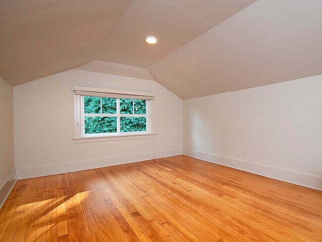 Building Photo - 1719 N 128th St