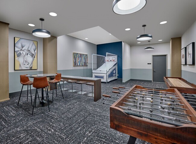 Building Photo - 250 W Fort Lee Rd