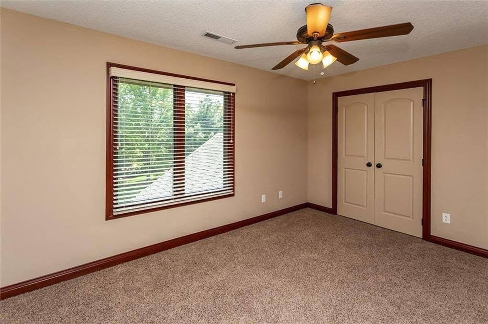 Building Photo - 8700 Wooded Point Dr