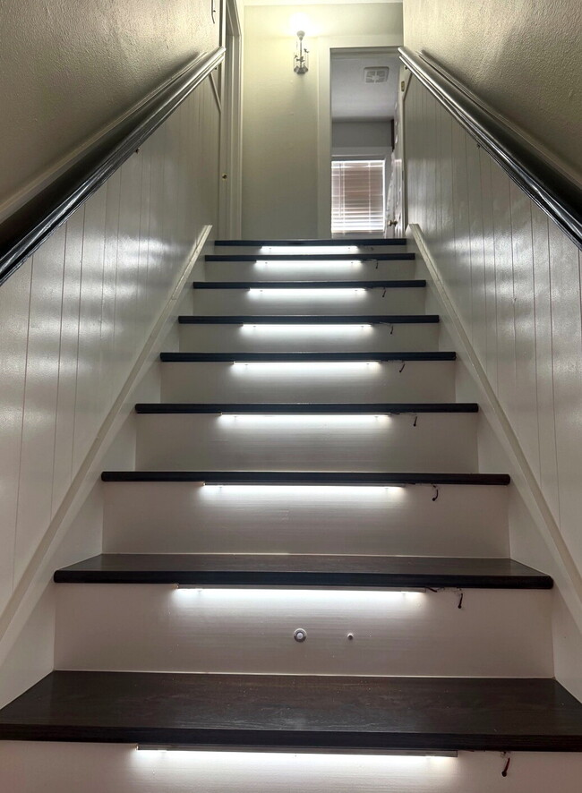 Building Photo - Beautiful 2 story home in an established neighborhood in Bryan, TX