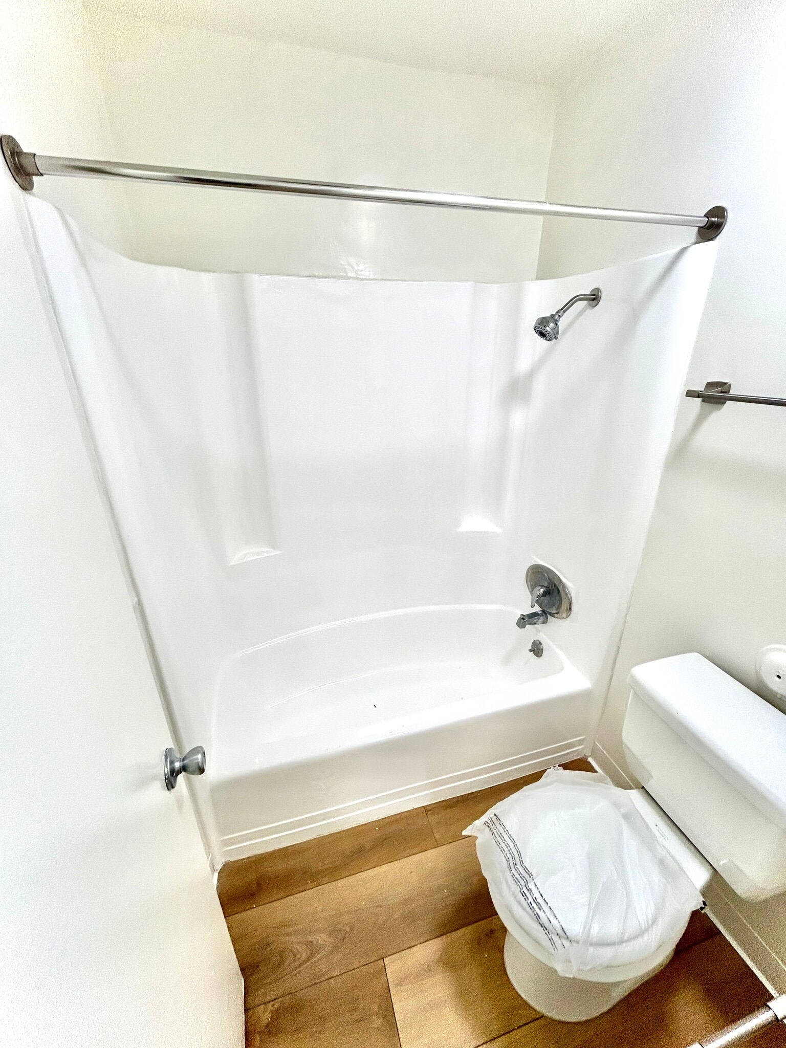 Building Photo - 14033 Burbank Blvd