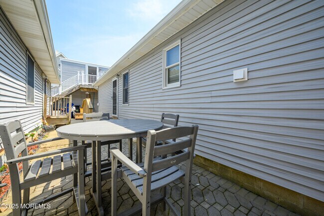 Building Photo - 107 3rd Ave