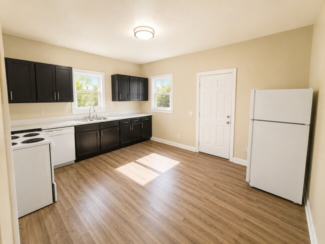 Building Photo - 3 bedroom 1 bathroom House