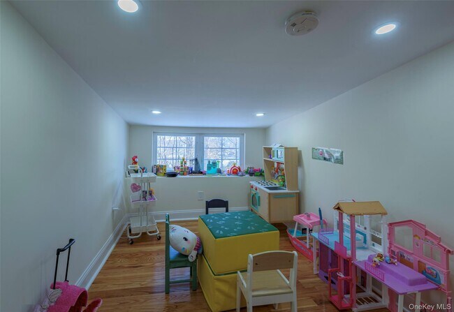 Building Photo - 20 N Ravine Rd