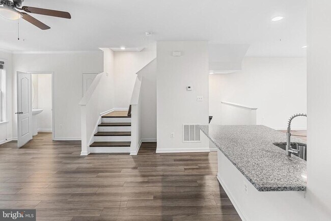 Building Photo - 6202 Davinci St