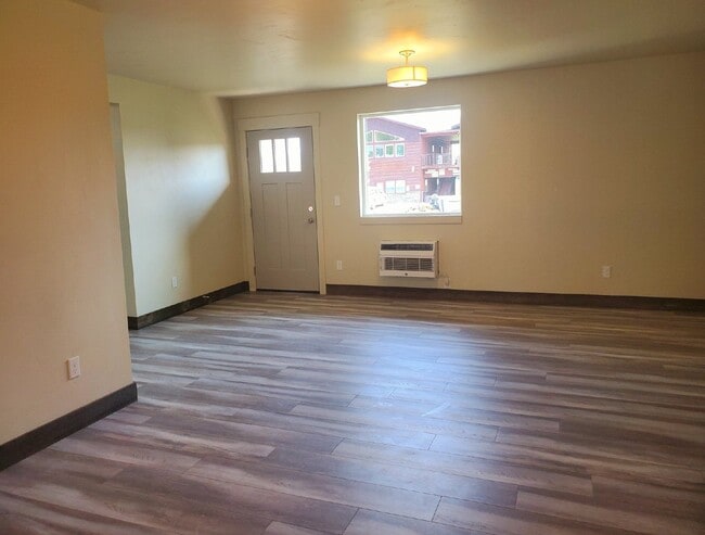 Building Photo - 2 bed, 2 bath with great views!