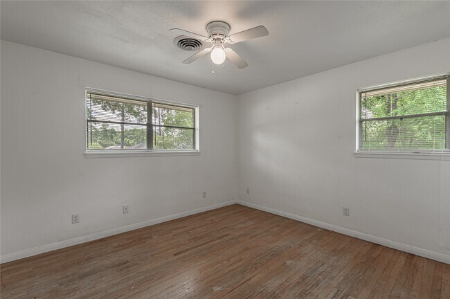 Building Photo - 2528 Ave N 1/2