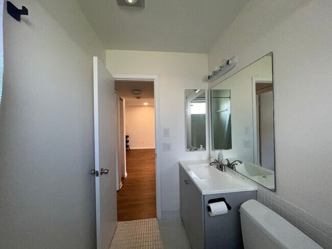 Building Photo - 2471 SW 82nd Ave