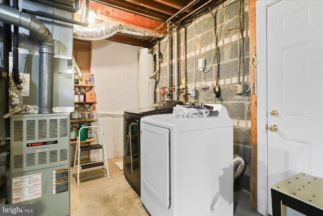 Building Photo - 3838 Glenbrook Rd