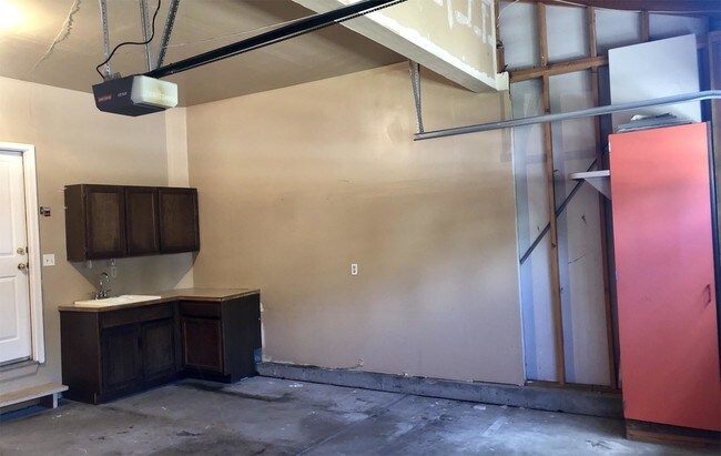 Building Photo - 2585 Clayton Cir