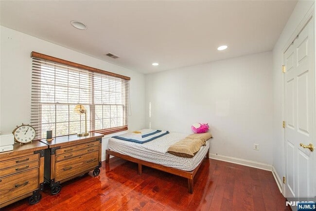 Building Photo - 115 Kensington Ln