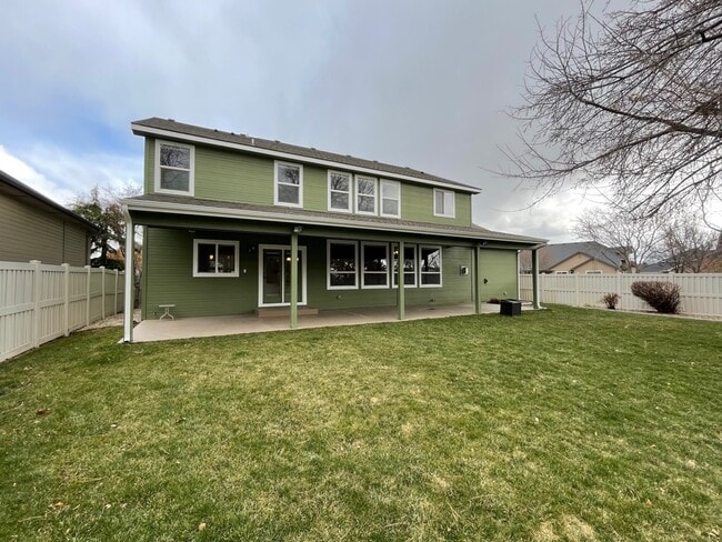 Building Photo - 2725 S Groom Way