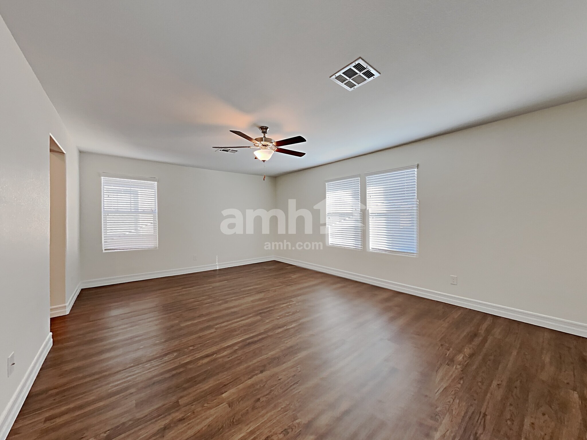 Building Photo - 9875 S Eastern Ave