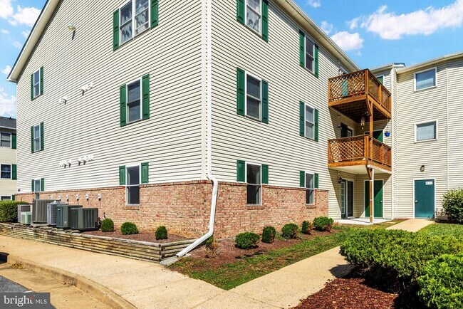 Building Photo - 165 Hailey Ln