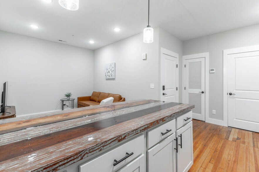 Building Photo - 1108 McCallie Ave