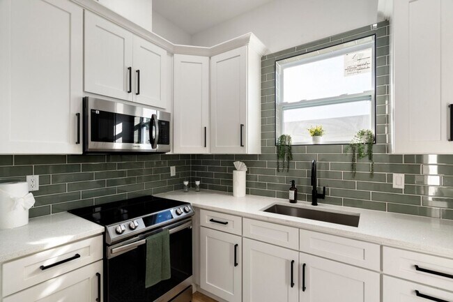 Building Photo - Beautiful New constriction Near Madera Beach