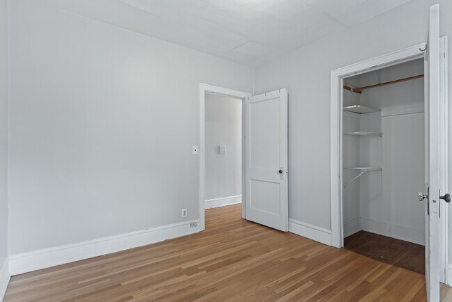 Building Photo - 214 Oak Grove