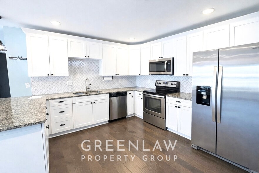 Building Photo - 256 Birch St