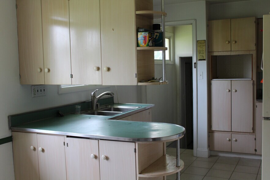 Kitchen - 1129 W Carson St