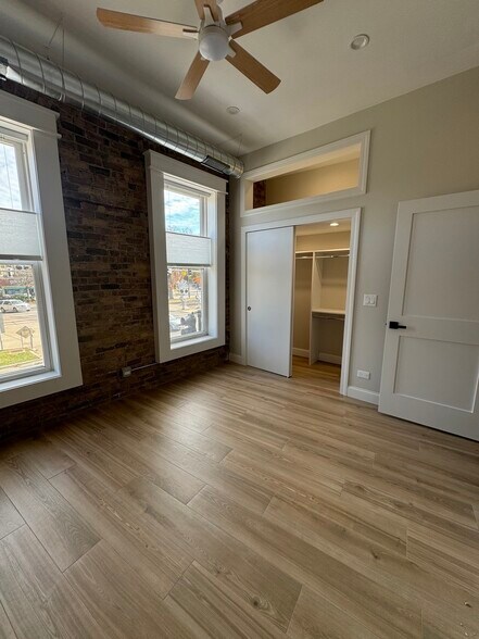 Building Photo - 601 Green Bay Rd