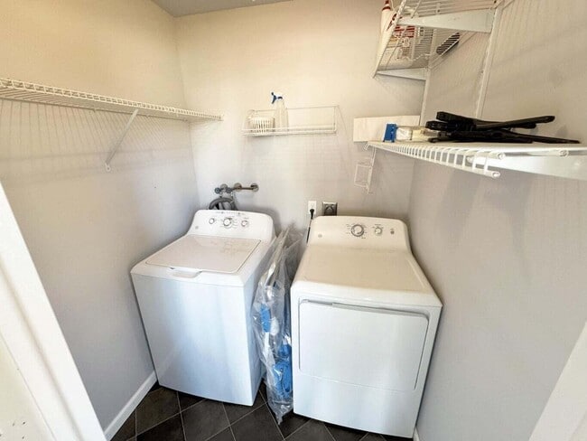 Building Photo - 644 Normandy Ln