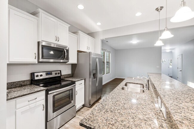 Building Photo - Brightleaf at the Park Townhome!