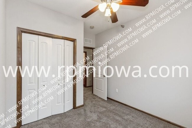 Building Photo - 1632 NW Prairie Lakes Dr
