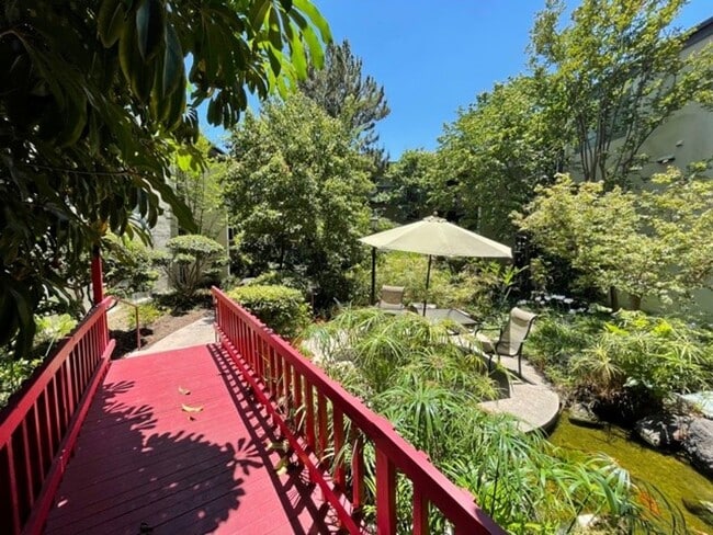 Building Photo - Parkwood Condo for Lease in Pasadena