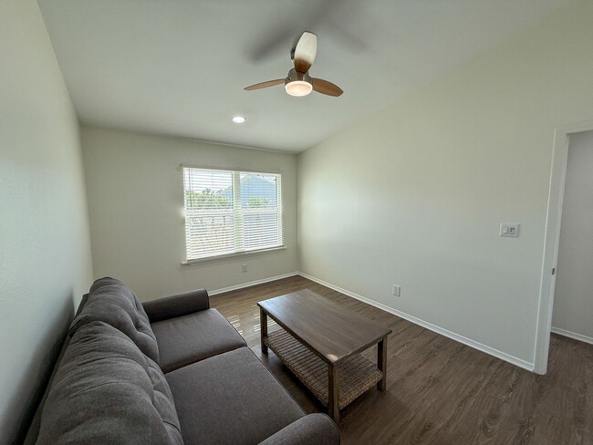 Building Photo - Completely renovated 2 bedroom 2 bath waterfront condo for rent near Pensacola Beach!