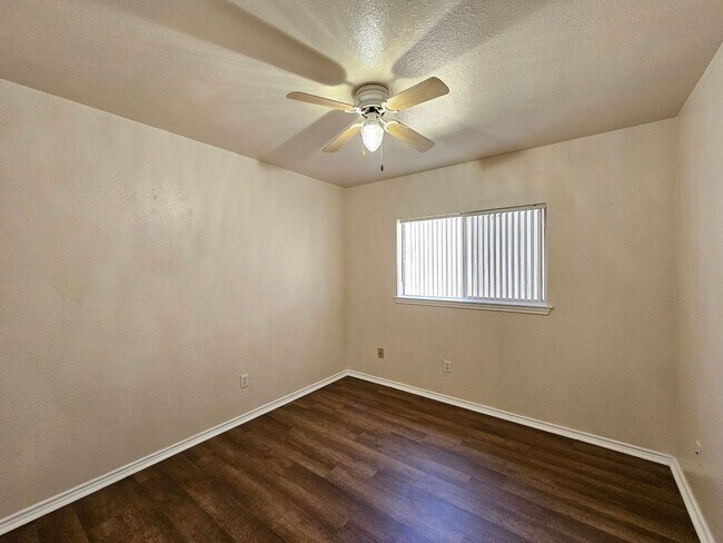 Building Photo - 602 Del Mar Dr