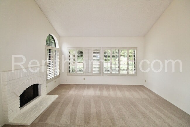 Building Photo - 13845 Davenport Ave