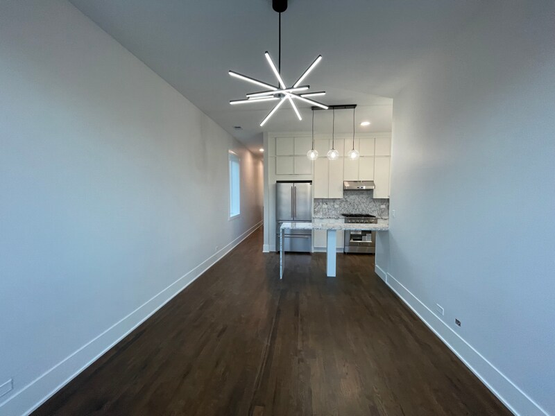 Building Photo - 1647 W Hubbard St