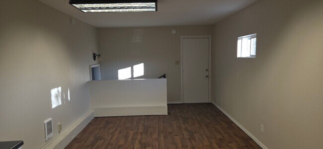 Building Photo - West Side Charmer! 1 bed, 1 bath- All Utilities & Lawn Care Included!