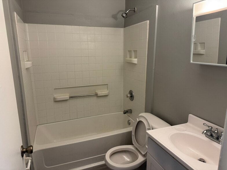 Bathroom - 755 E Perry St