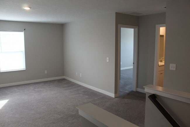 Building Photo - Spacious 5 BR Home in Avon Schools!