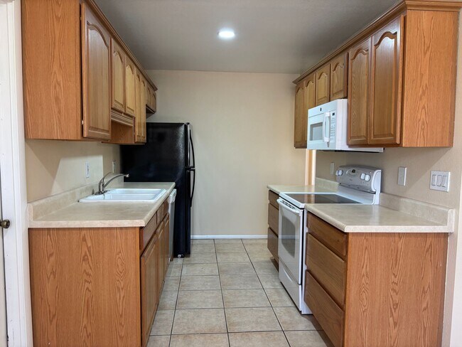 Building Photo - 55+ Single level home - Community Pool