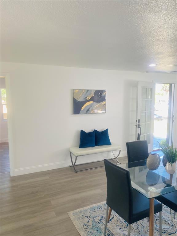 Building Photo - 1122 Lewis Dr